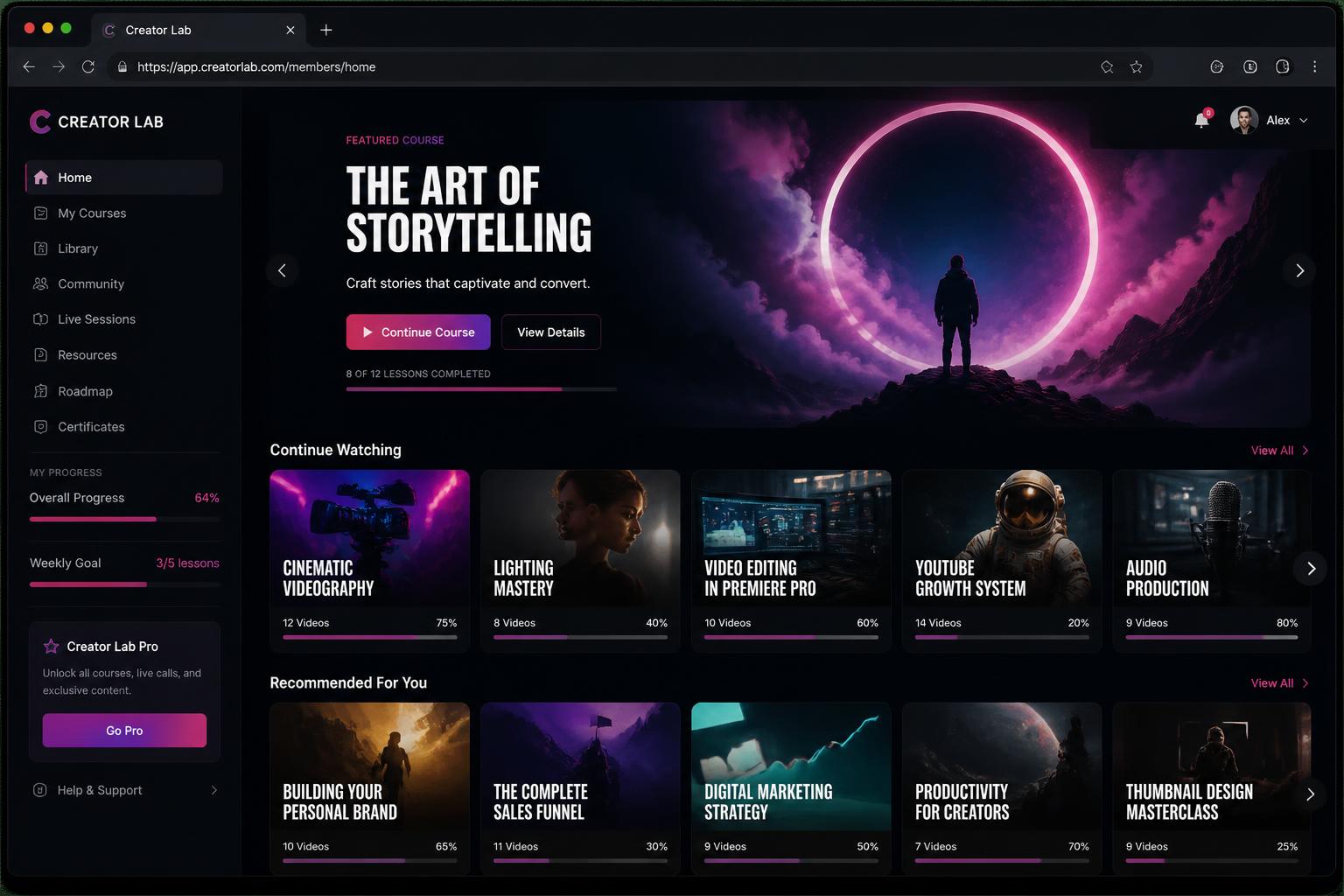 Área de membros da Tribius Academy estilo Netflix